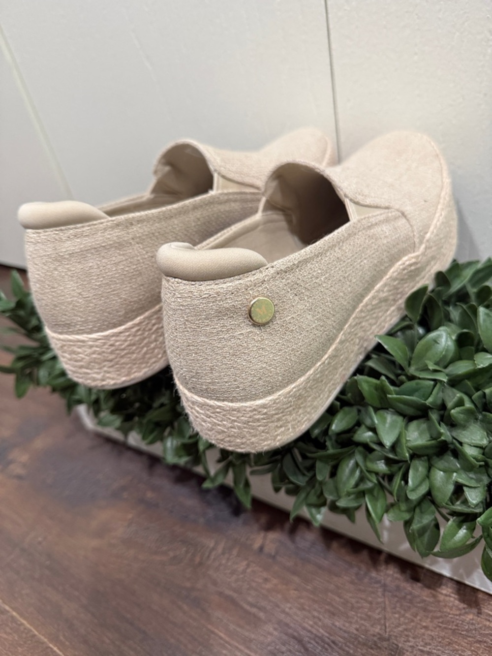 Skechers Martha Stewart 
Skechers BOBS Sesame Slip-On
Sneaker Size 8 Cream Color - Picture 6 of 9